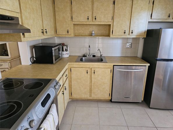 200 Ashbury Rd 301, Hollywood FL 33024