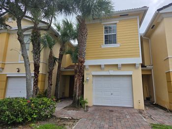 960 Pipers Cay Dr