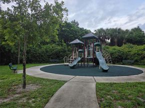 960 Pipers Cay Dr 960, West Palm Beach FL 33415