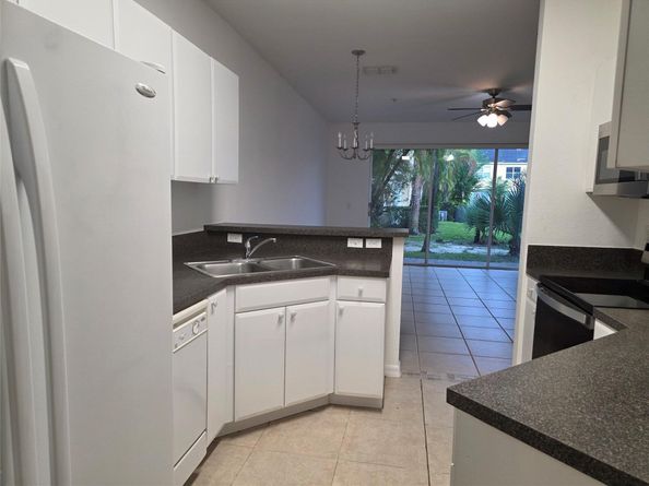 960 Pipers Cay Dr 960, West Palm Beach FL 33415