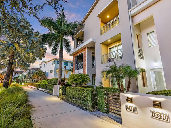 Undisclosed Address #RX-11121245, Palm Beach Gardens FL 33418