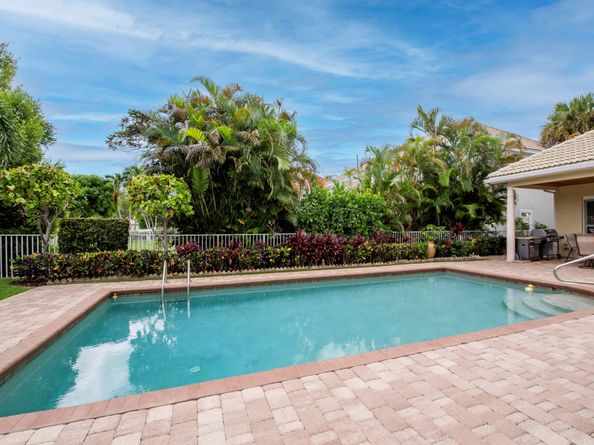 144 Oakwood Lane, Palm Beach Gardens FL 33410