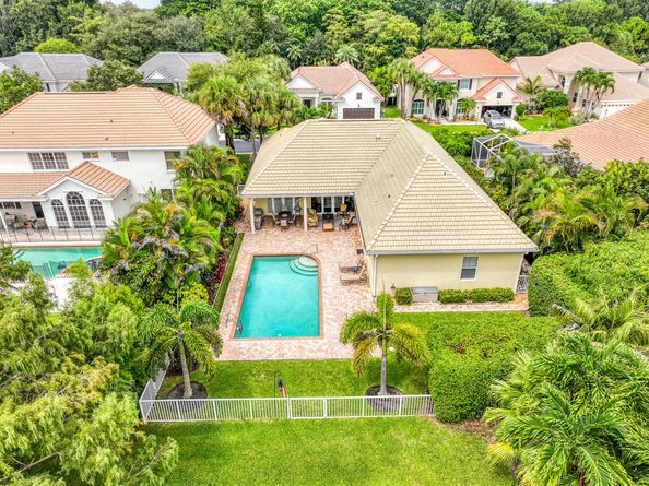144 Oakwood Lane, Palm Beach Gardens FL 33410