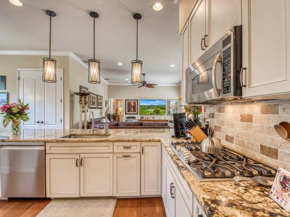 144 Oakwood Lane, Palm Beach Gardens FL 33410