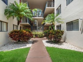 5310 Las Verdes Circle 118, Delray Beach FL 33484