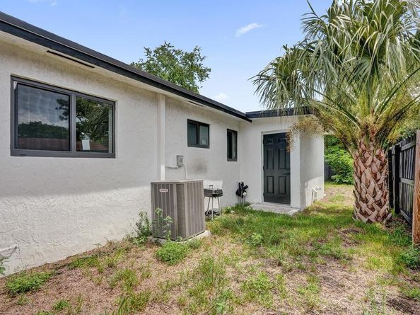 1810 NW 9th St, Fort Lauderdale FL 33311