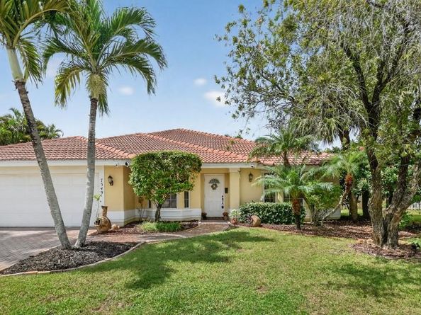 7549 Chicora Ct, Lake Worth FL 33467