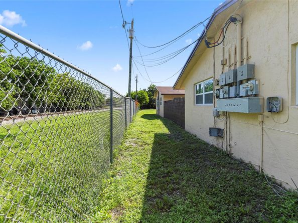 233 NW 12th Ct, Pompano Beach FL 33060