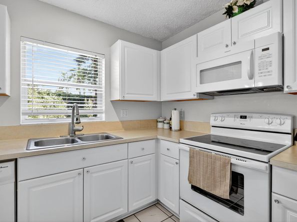 7581 Bristol Bay Lane, Lake Worth FL 33467