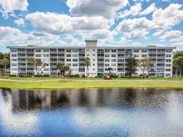 2801 N Palm Aire Dr 201, Pompano Beach FL 33069