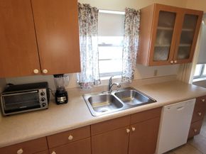 232 Canterbury J, West Palm Beach FL 33417