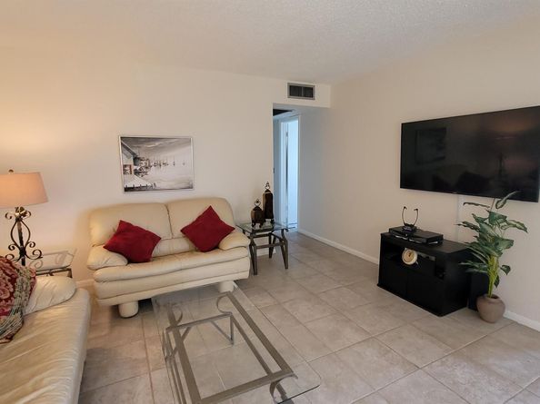 232 Canterbury J, West Palm Beach FL 33417