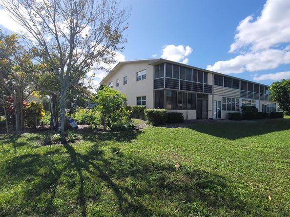 232 Canterbury J, West Palm Beach FL 33417