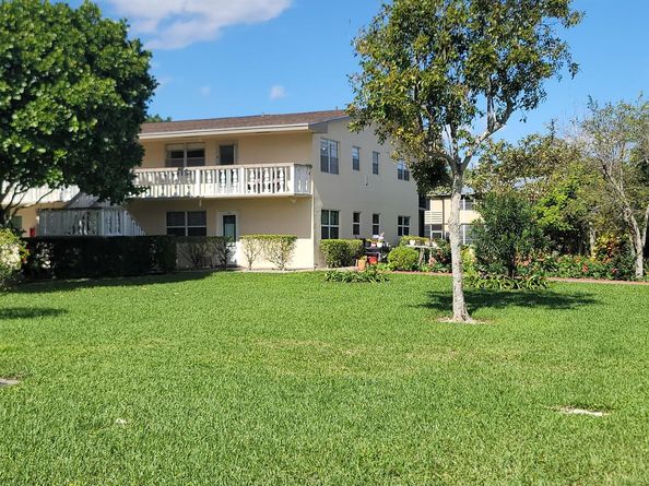 232 Canterbury J, West Palm Beach FL 33417
