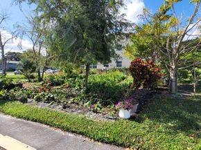 232 Canterbury J, West Palm Beach FL 33417