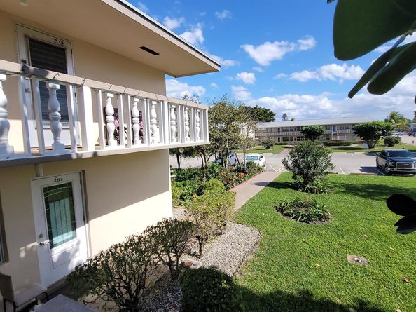 232 Canterbury J, West Palm Beach FL 33417