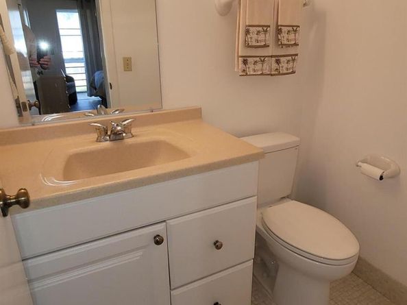 232 Canterbury J, West Palm Beach FL 33417