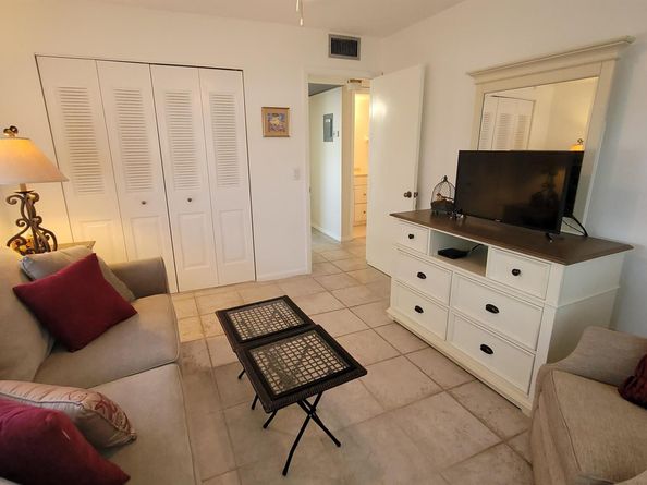 232 Canterbury J, West Palm Beach FL 33417