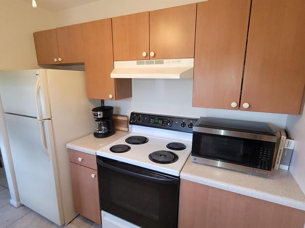 232 Canterbury J, West Palm Beach FL 33417
