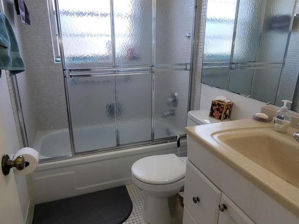 232 Canterbury J, West Palm Beach FL 33417