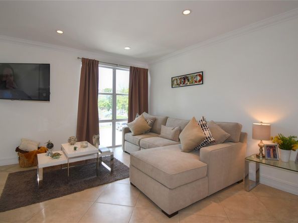 17560 Atlantic Blvd 215, Sunny Isles Beach FL 33160