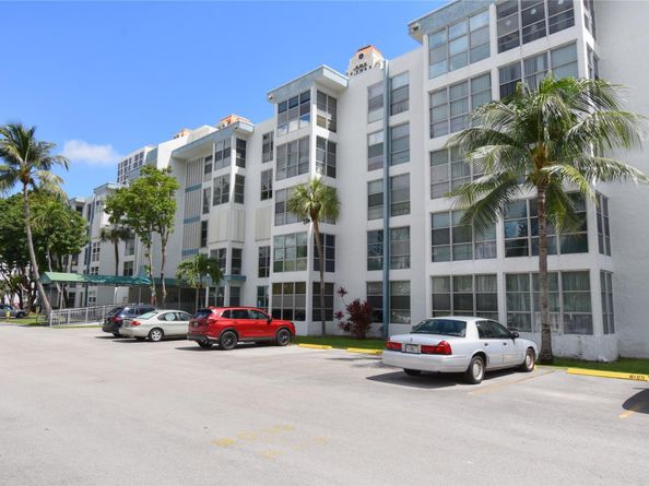 17560 Atlantic Blvd 215, Sunny Isles Beach FL 33160
