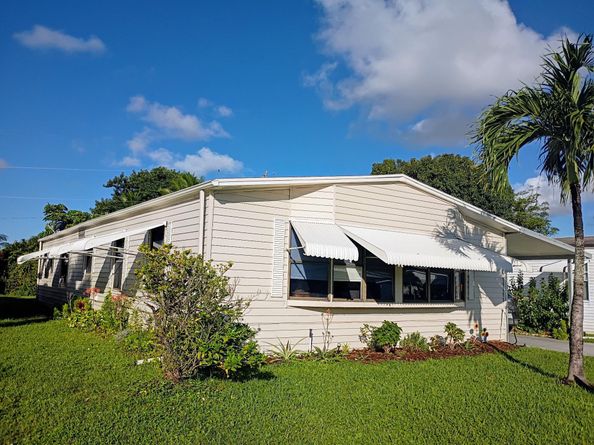 3353 Lake Overlook Pl, Lantana FL 33462