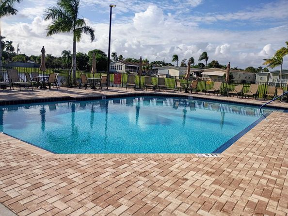 3353 Lake Overlook Pl, Lantana FL 33462