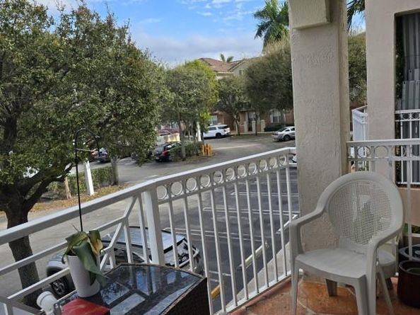 8930 W Flagler St 221, Miami FL 33174