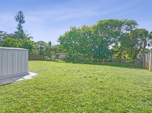 4738 NW 5th St, Plantation FL 33317