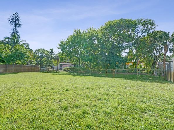 4738 NW 5th St, Plantation FL 33317