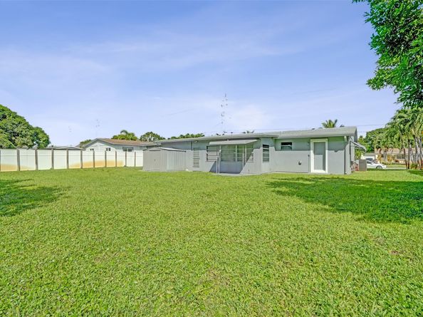 4738 NW 5th St, Plantation FL 33317