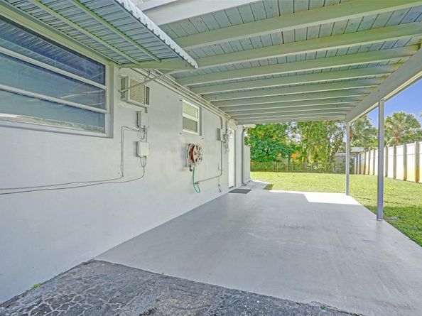 4738 NW 5th St, Plantation FL 33317