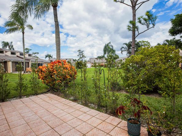 6827 Fountains Circle, Lake Worth FL 33467