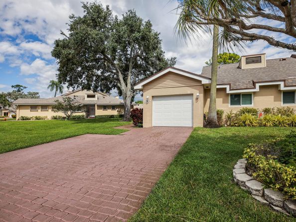 6827 Fountains Circle, Lake Worth FL 33467