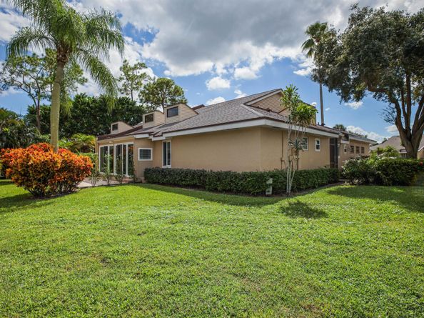 6827 Fountains Circle, Lake Worth FL 33467