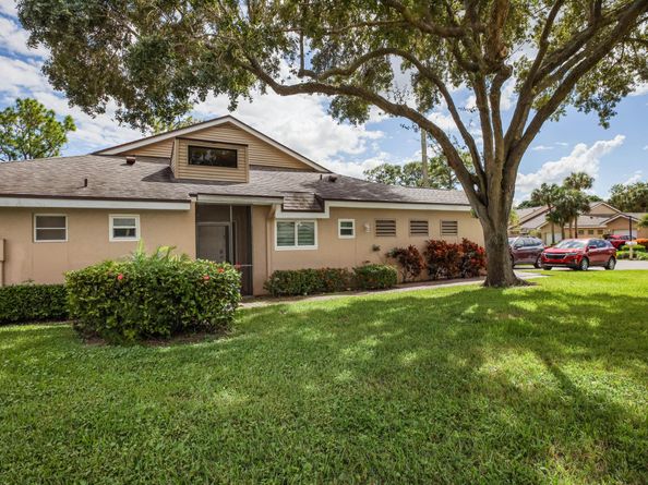 6827 Fountains Circle, Lake Worth FL 33467