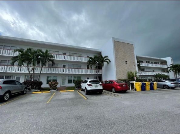 308 Wellington D, West Palm Beach FL 33417