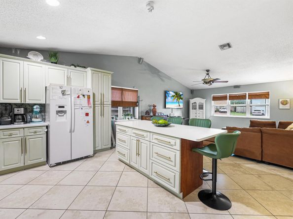 7527 SW 7th Street, North Lauderdale FL 33068