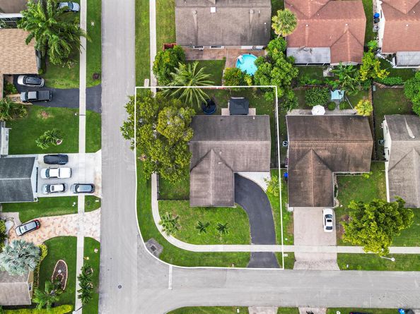 7527 SW 7th Street, North Lauderdale FL 33068