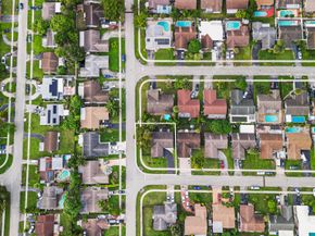 7527 SW 7th Street, North Lauderdale FL 33068
