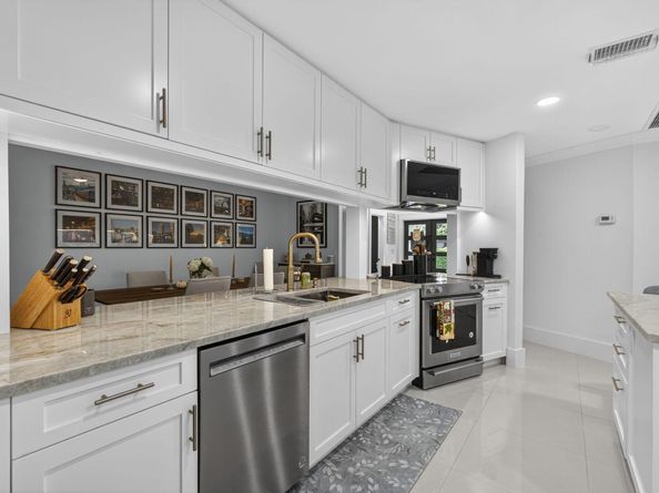 18 Berwick Road, Palm Beach Gardens FL 33418