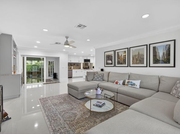 18 Berwick Road, Palm Beach Gardens FL 33418