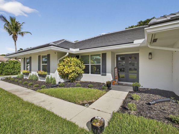 18 Berwick Road, Palm Beach Gardens FL 33418
