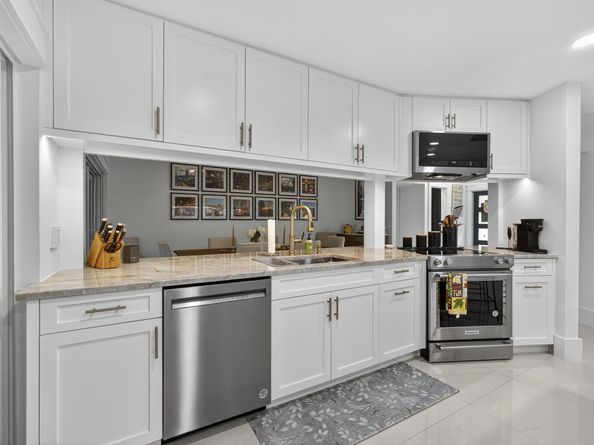 18 Berwick Road, Palm Beach Gardens FL 33418