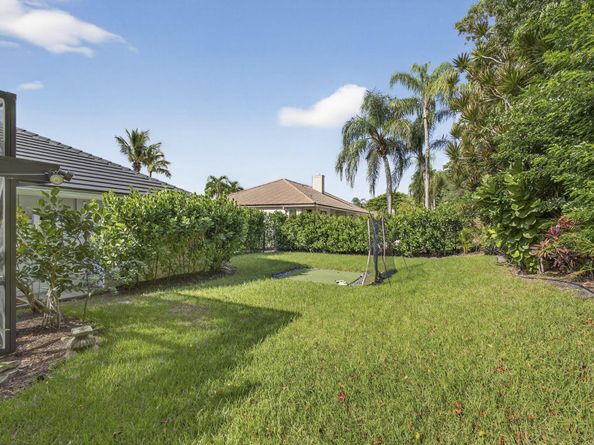 18 Berwick Road, Palm Beach Gardens FL 33418