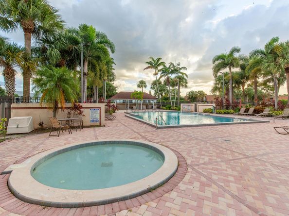855 Blue Ridge Circle 855, West Palm Beach FL 33409