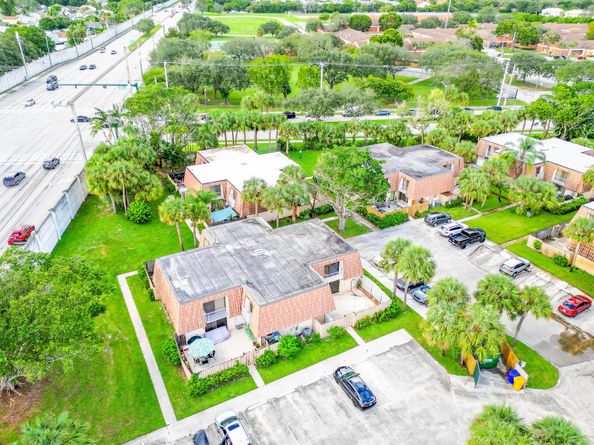 855 Blue Ridge Circle 855, West Palm Beach FL 33409