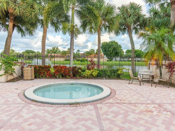 855 Blue Ridge Circle 855, West Palm Beach FL 33409