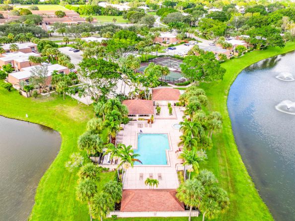 855 Blue Ridge Circle 855, West Palm Beach FL 33409